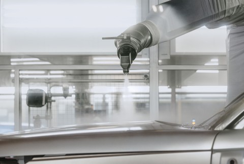 002_JLR _LUXURY_PAINT_OPERATIONS.jpg