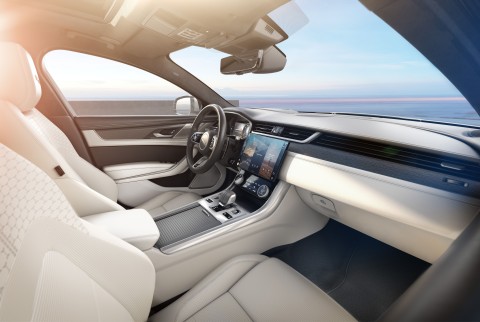 XF_22MY_interior_light oyster_2.jpg