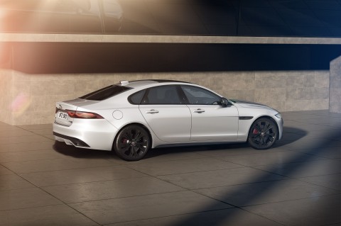XF_22MY_R DYNAMIC BLACK_3.jpg