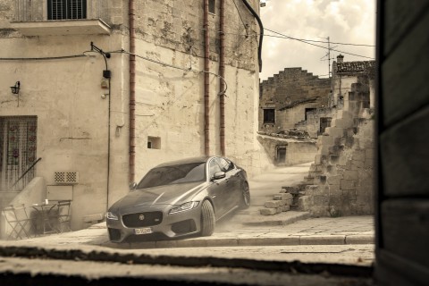 XF in 007 NO TIME TO DIE behind the scene_1.jpg