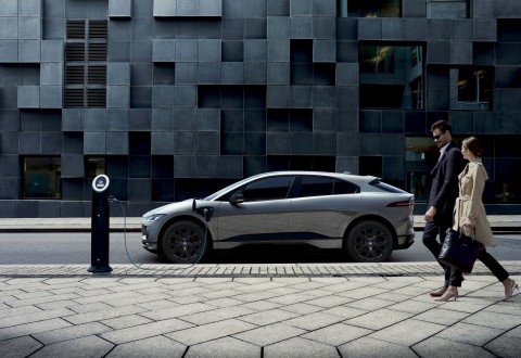 I-PACE 22MY_BLACK_exterior_3.jpg