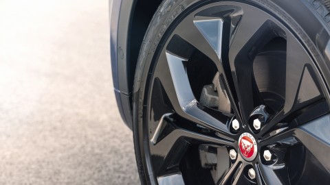 E-PACE_21MY_08.jpg