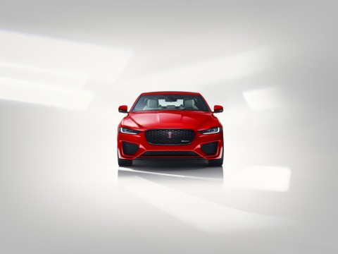 Jaguar_XE Sport Saloon 2020_02.jpg