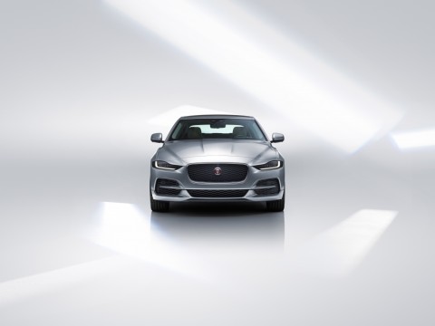 Jaguar_XE Sport Saloon 2020_11.jpg