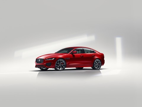 Jaguar_XE Sport Saloon 2020_04.jpg