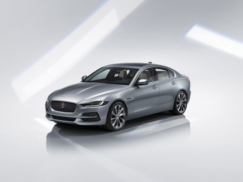 Jaguar_XE Sport Saloon 2020_12.jpg