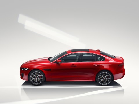 Jaguar_XE Sport Saloon 2020_08.jpg