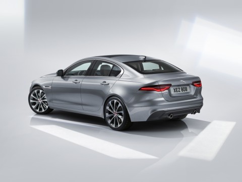 Jaguar_XE Sport Saloon 2020_14.jpg
