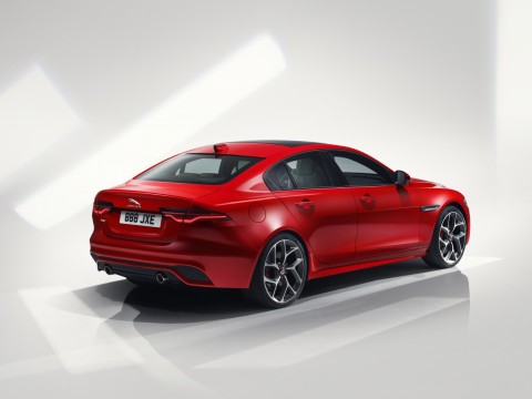 Jaguar_XE Sport Saloon 2020_10.jpg