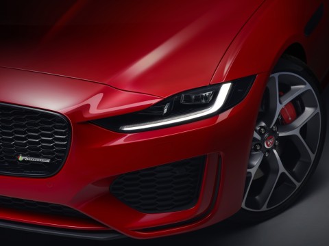 Jaguar_XE Sport Saloon 2020_05.jpg