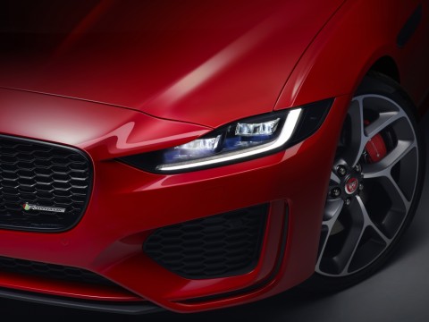 Jaguar_XE Sport Saloon 2020_06.jpg