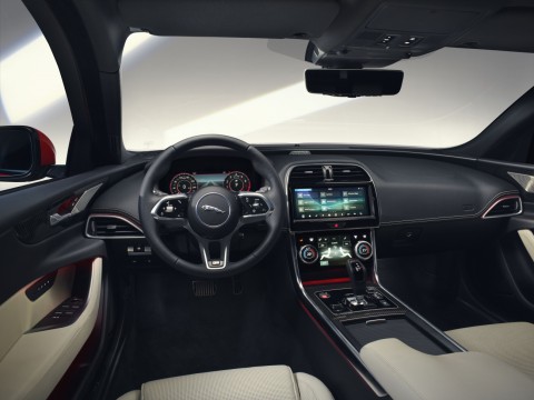 Jaguar_XE Sport Saloon 2020_07.jpg