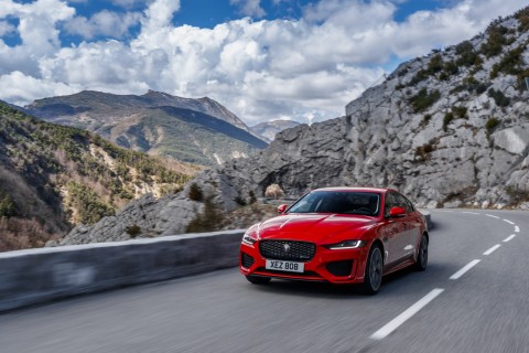 Jaguar_XE Sport Saloon 2020_19.jfif