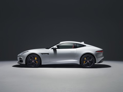 Jaguar_F-TYPE_18MY_R COUPE_02.jpg