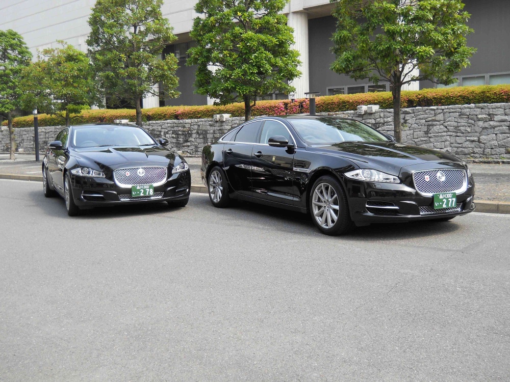 ジャガー、「XJ LUXURY」3台を日の丸リムジンに納車