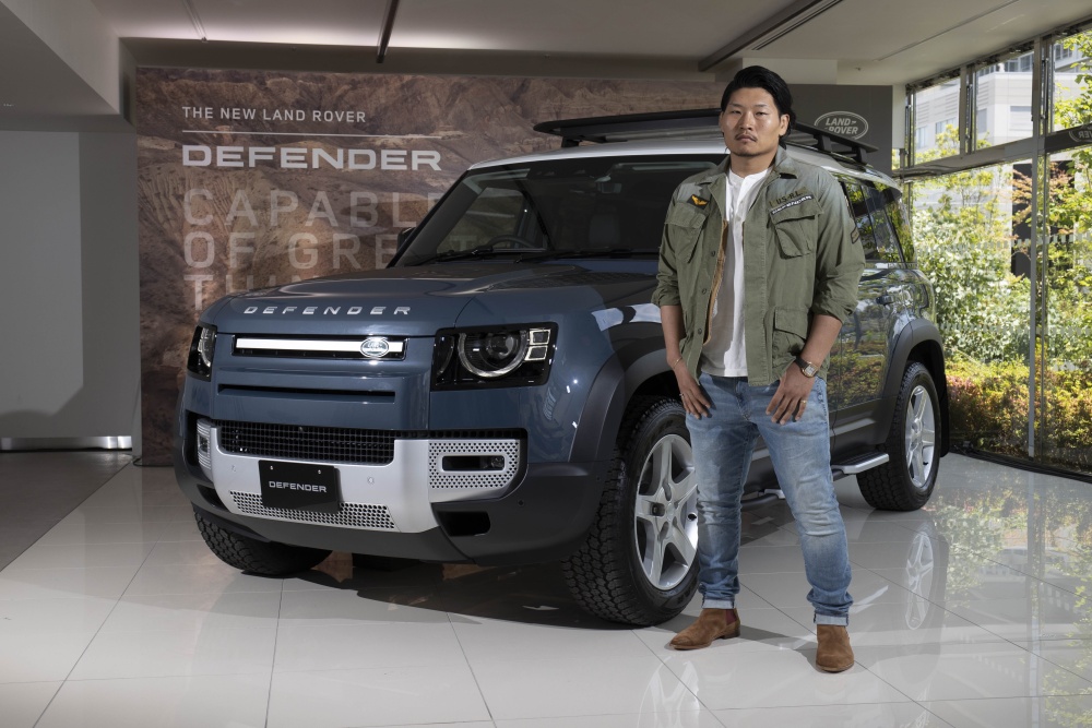 ランドローバーの新ブランド・アンバサダーに ラグビープレイヤーの稲垣啓太選手が就任 新型「DEFENDER」を提供