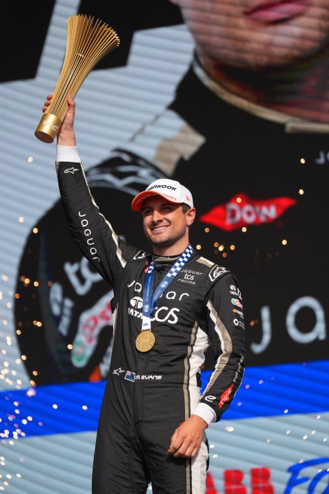 011_JAGUAR_ TCS_RACING_BERLIN_S122_R8_MitchEvans