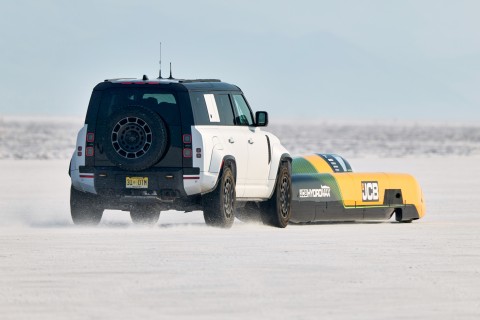 002_DEFENDER_OCTA_JCB