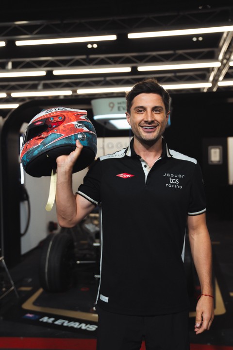 022_JAGUAR_TCS_RACING_LONDON_MITCHEVANS