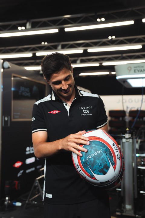 023_JAGUAR_TCS_RACING_LONDON_MITCHEVANS