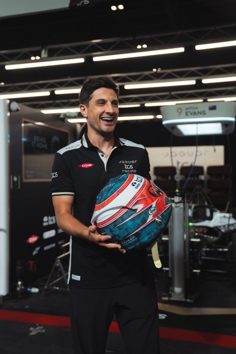 024_JAGUAR_TCS_RACING_LONDON_MITCHEVANS